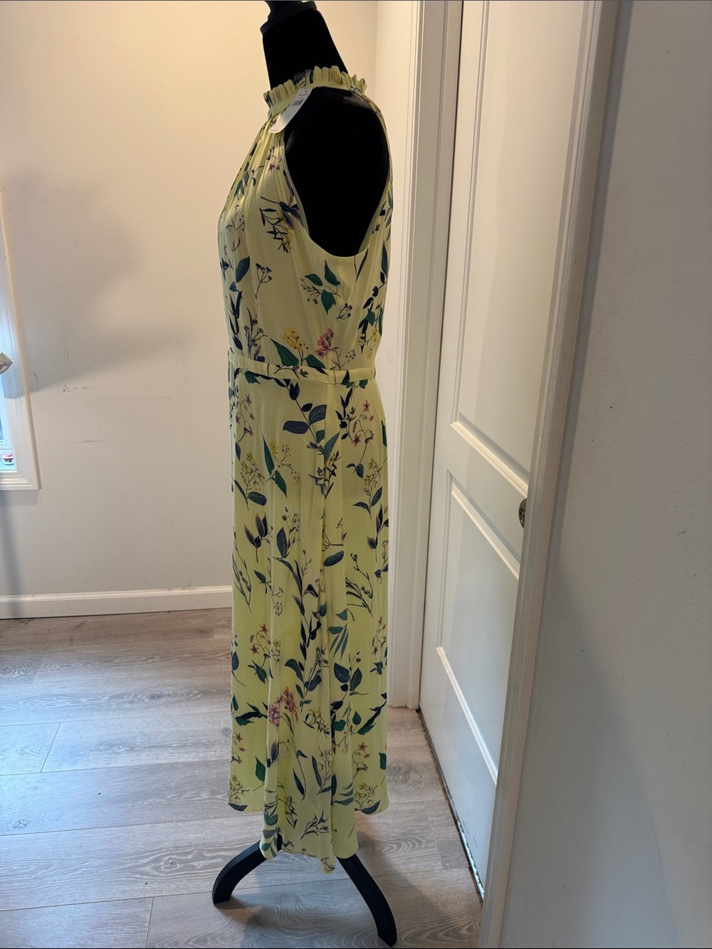 Banana Republic Light Yellow Floral Soft Satin Halter Midi Dress NWT SIZE 12 - Picture 3 of 6